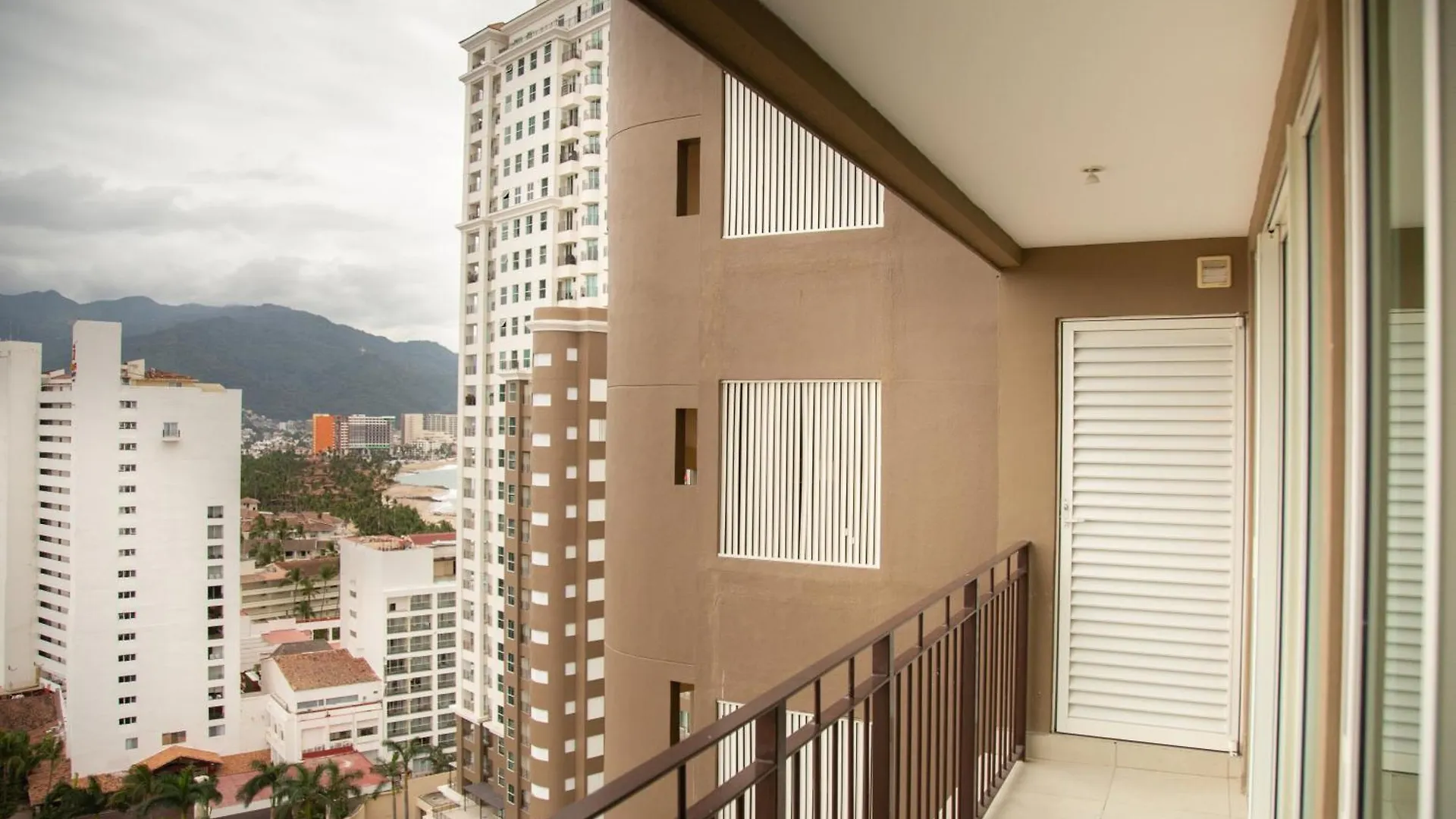 Gorgeous 15 Floor Grand Venetian Apartment Puerto Vallarta