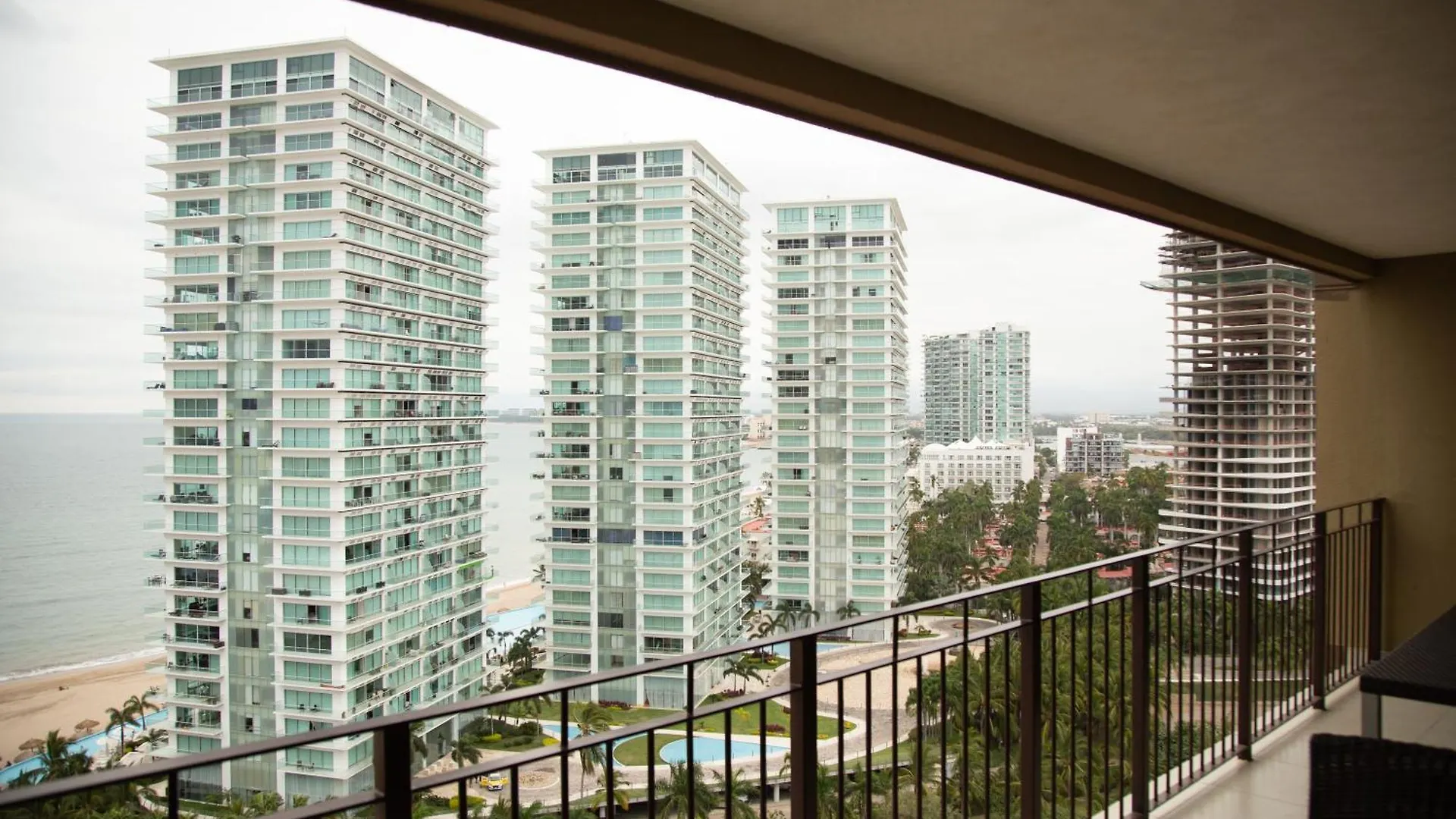 Gorgeous 15 Floor Grand Venetian Apartment Puerto Vallarta